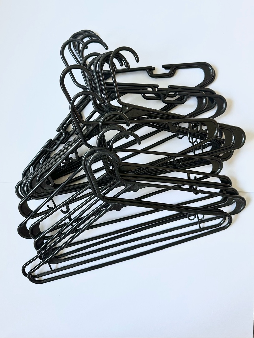 20 Pack - Black Plastic Clothing Hangers